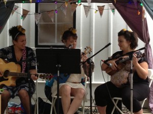 Samaria Liz & ? singing