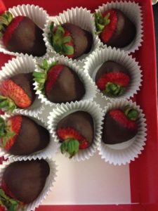 12-chocolate-dipped-strawberries
